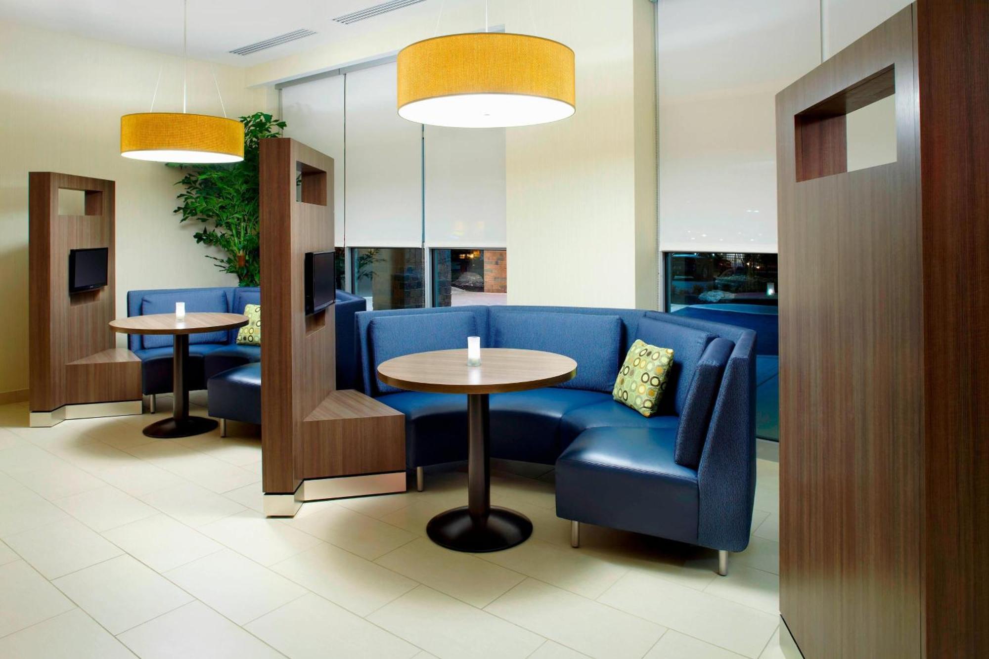 Courtyard By Marriott Orlando South/grande Lakes Area Hotel