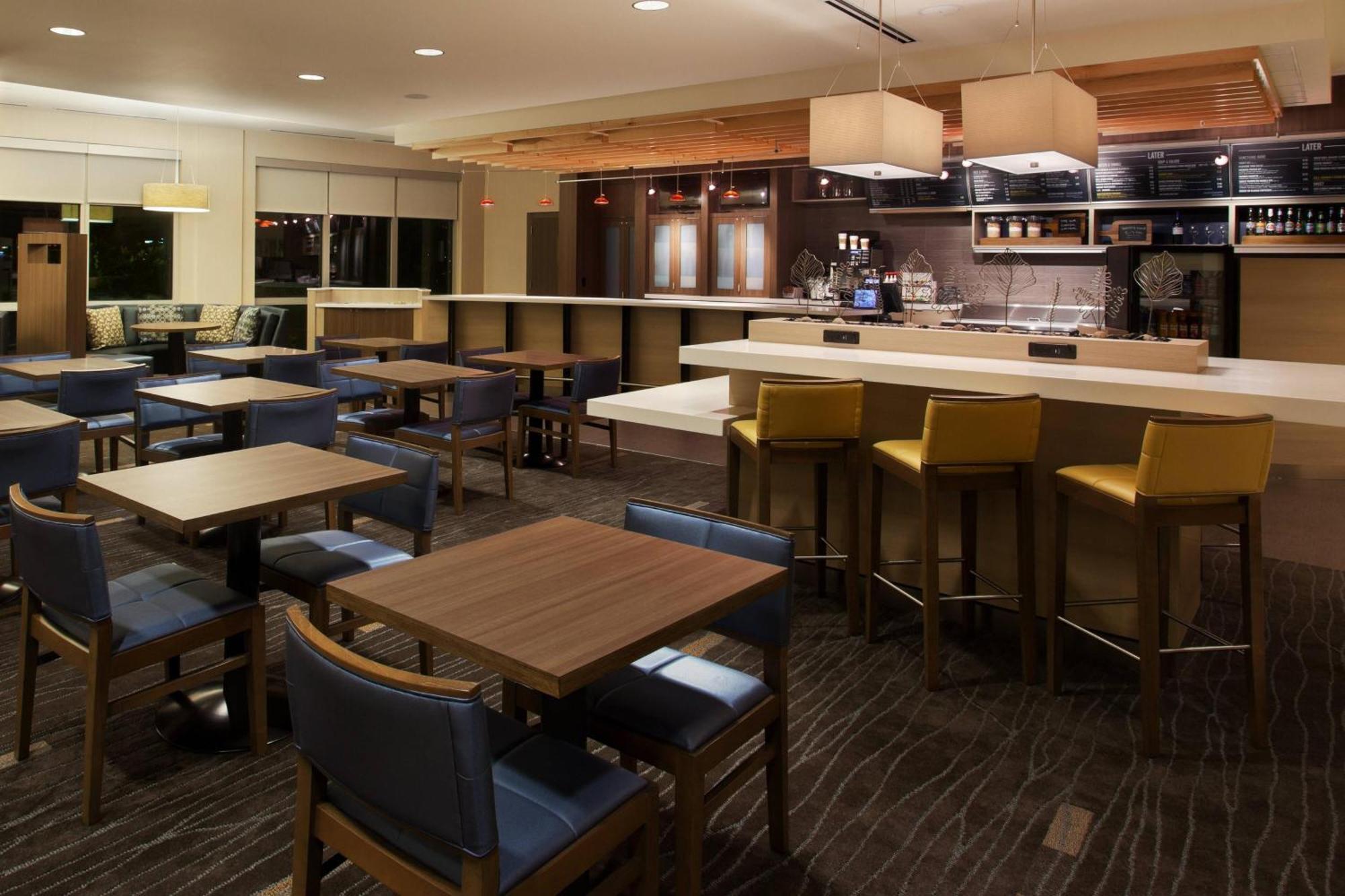 Courtyard By Marriott Orlando South/grande Lakes Area Hotel 2*
